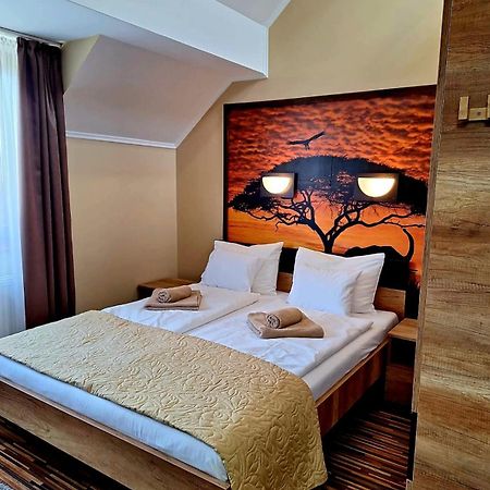 Angyal Apartman Gyula Bagian luar foto