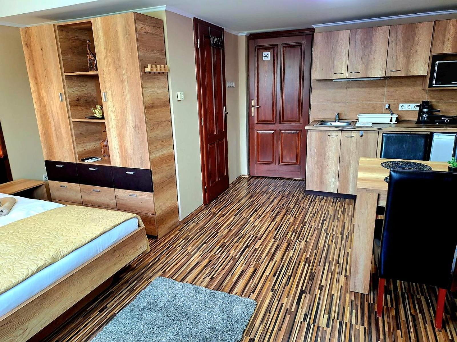 Angyal Apartman Gyula Bagian luar foto