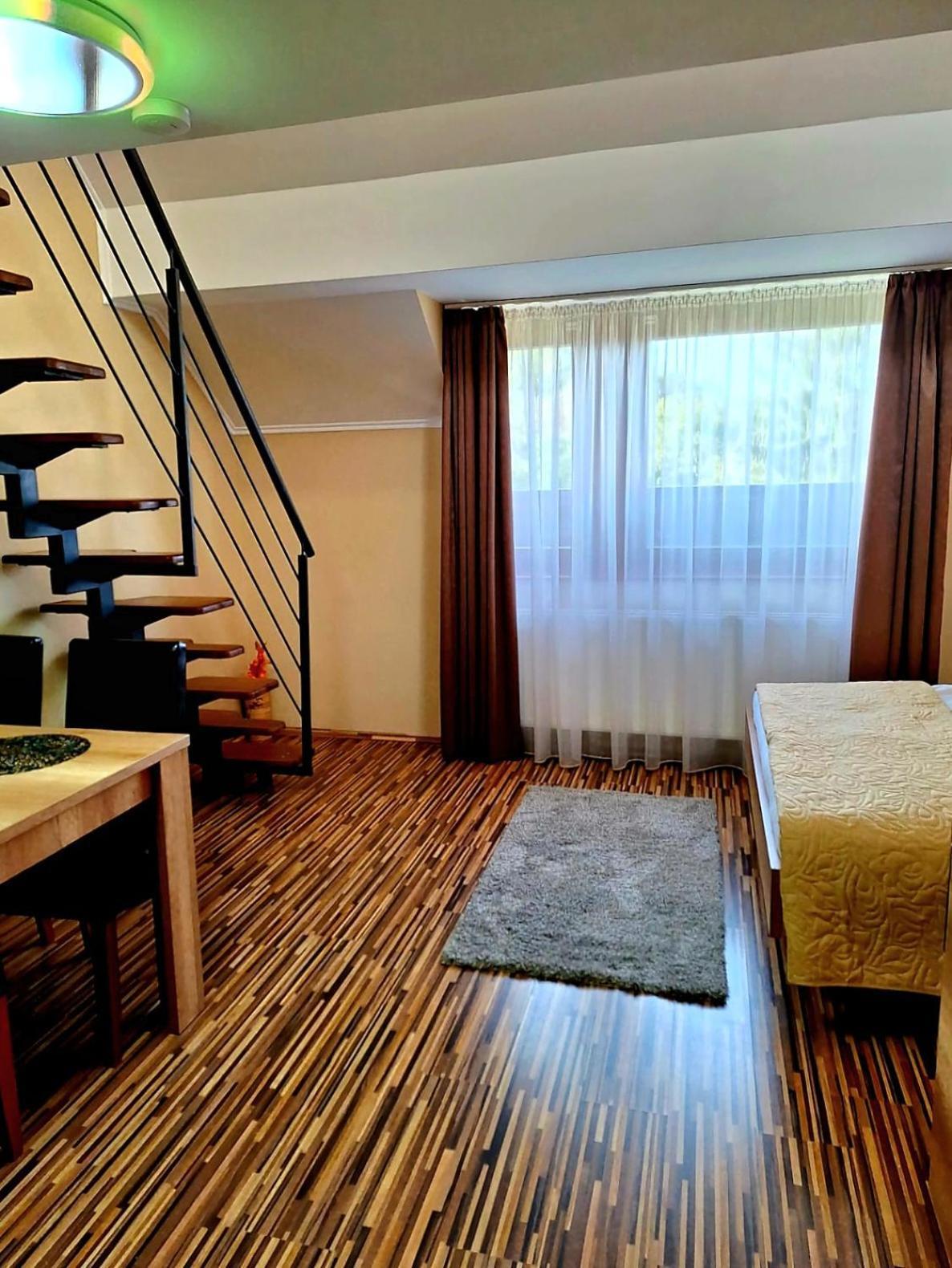 Angyal Apartman Gyula Bagian luar foto