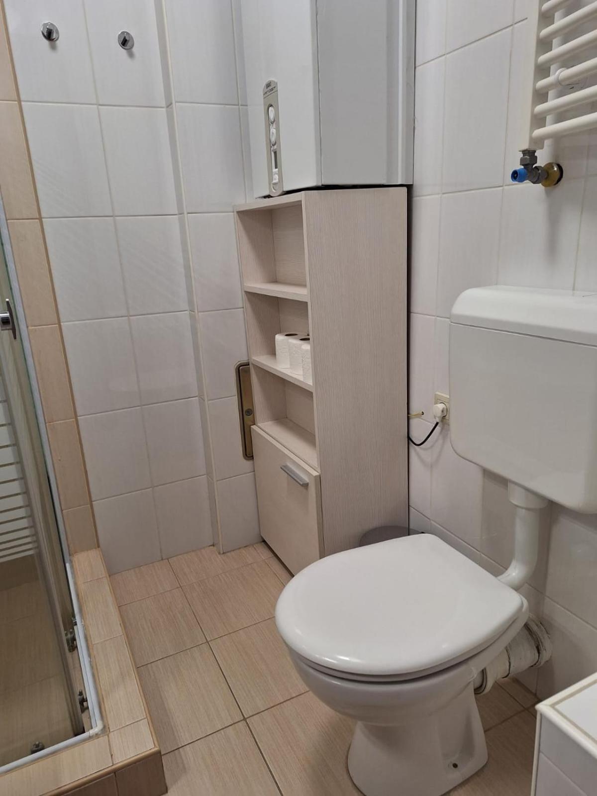 Angyal Apartman Gyula Bagian luar foto
